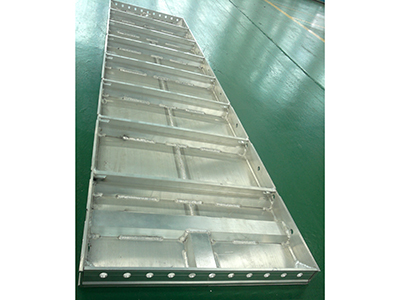 Plaques pour revêtement en aluminium